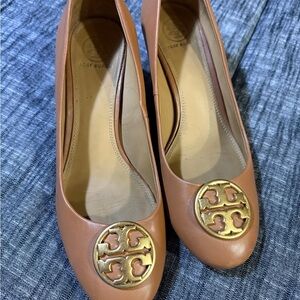 Tory Burch Chestnut Leather Logo Round-Toe Wedges